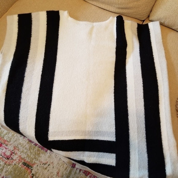 Bar III Poncho - Picture 3 of 4